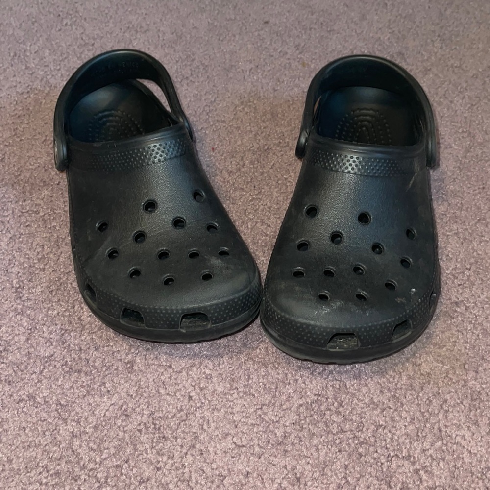 Black crocs